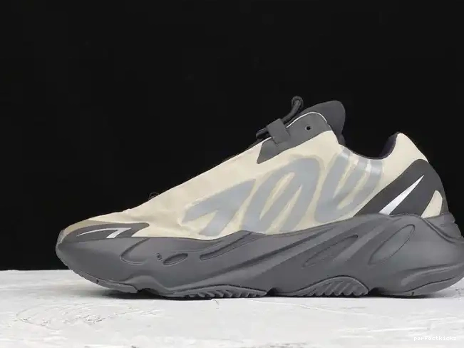 Adidas 700 Bone Yeezy FY3729 Boost MNVN 0528